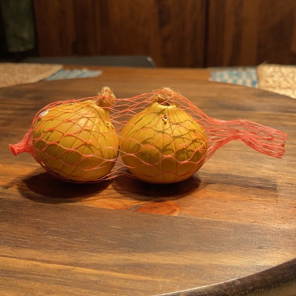 GIFTCO SMILING ONION S&P Shakers - Picture 2 of 7